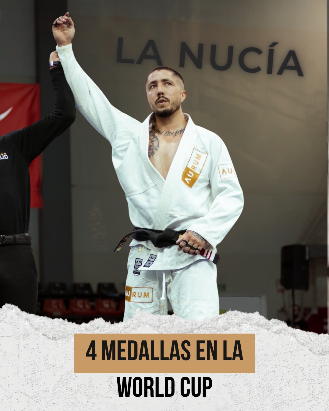 Competidor de Aurum BJJ celebrando cuatro medallas en la World Cup